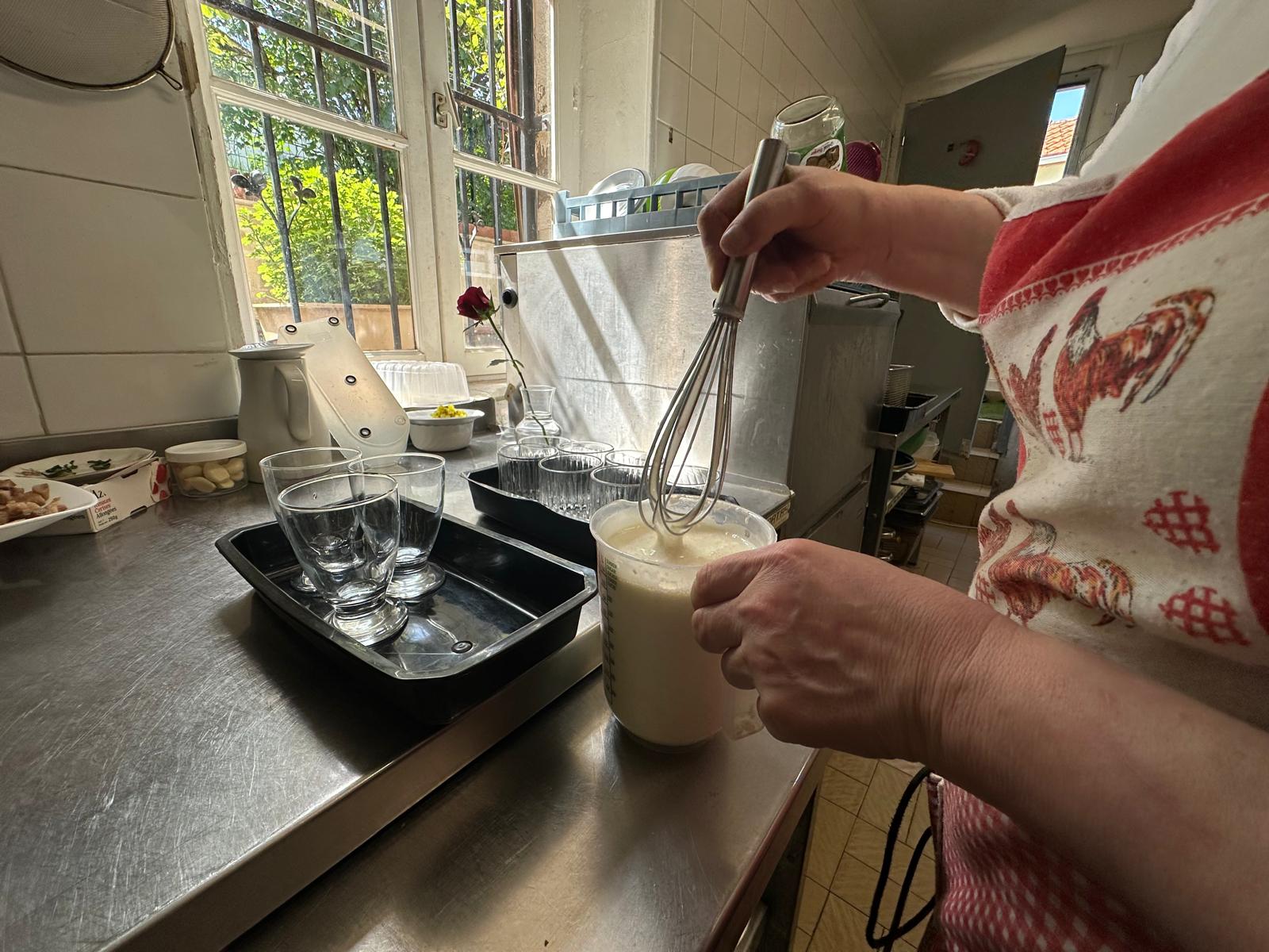 Préparation au fouet dans la cuisine
