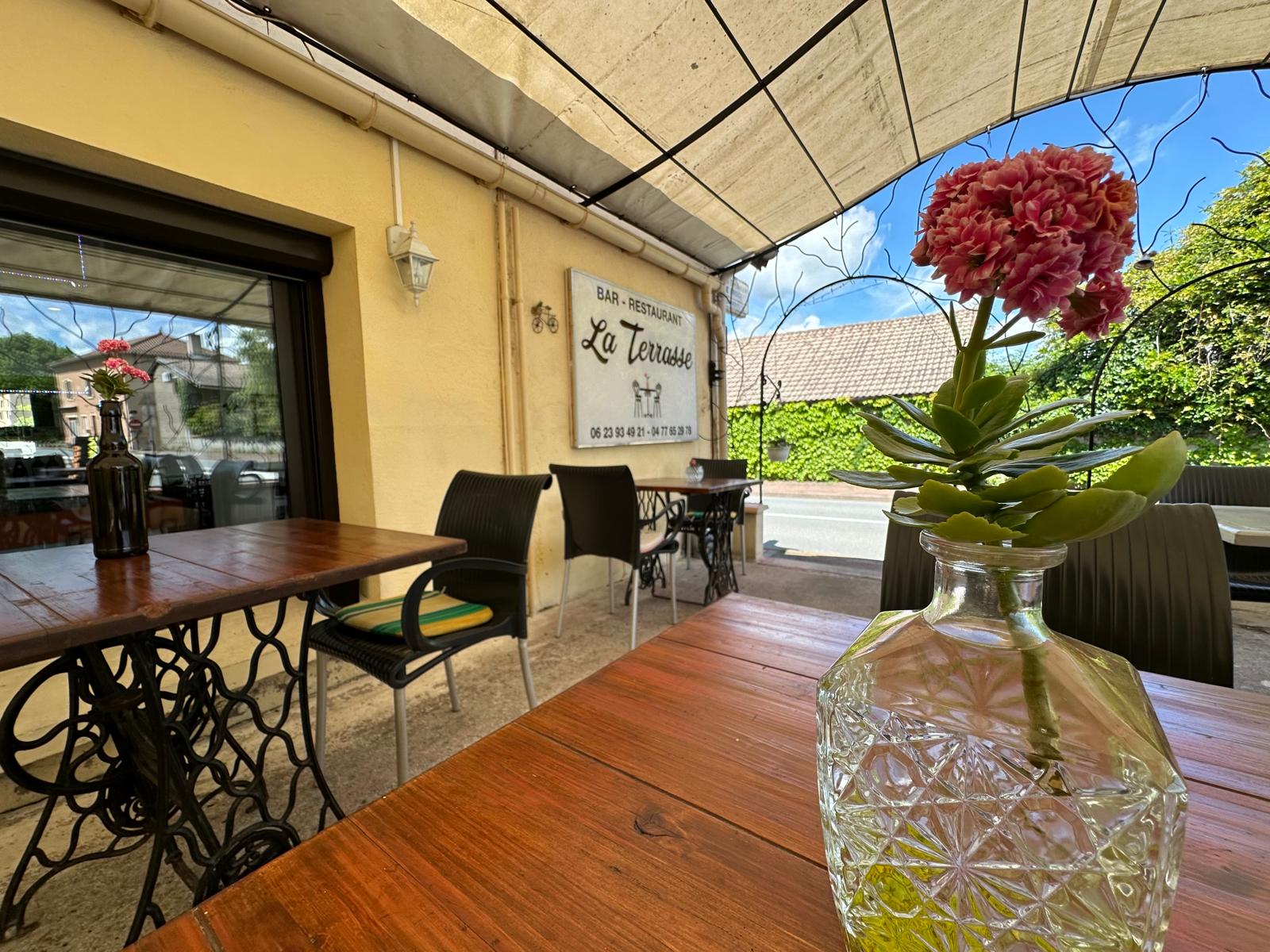 Vue sur la terrasse fleurie
